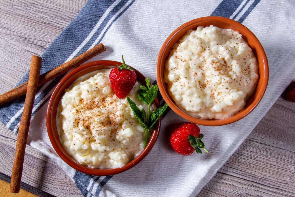 Slow Cooker rice pudding with nutmeg and strawberries.